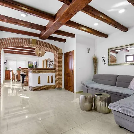 Dolce Vita With 2 Swimming Pools Apartment Porec