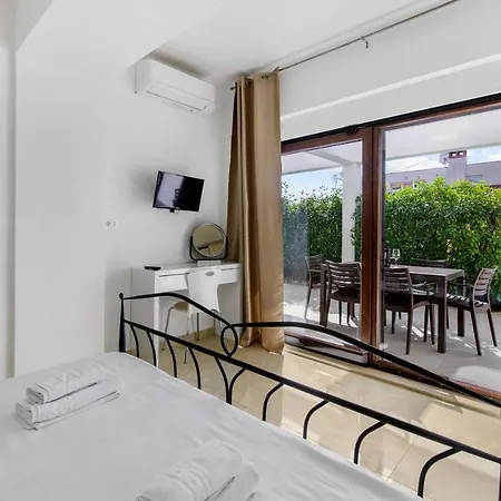 Dolce Vita With 2 Swimming Pools Apartman