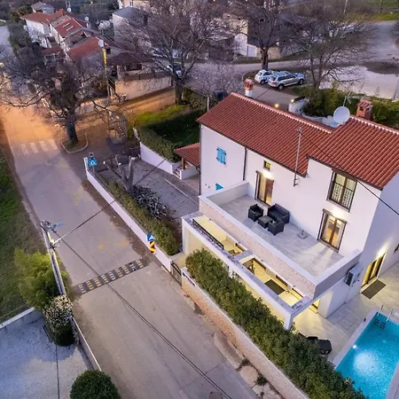 Dolce Vita With 2 Swimming Pools Apartment